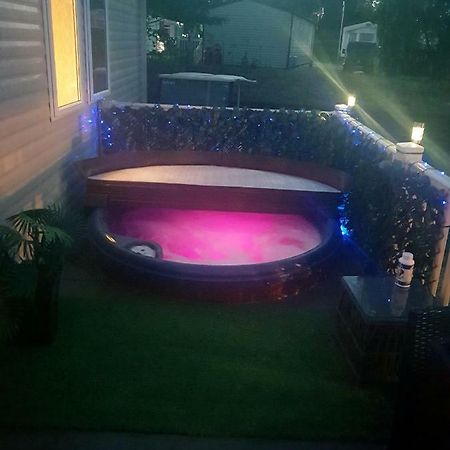 3 Bedroom Caravan With Hot Tub Tattershall Lakes מראה חיצוני תמונה