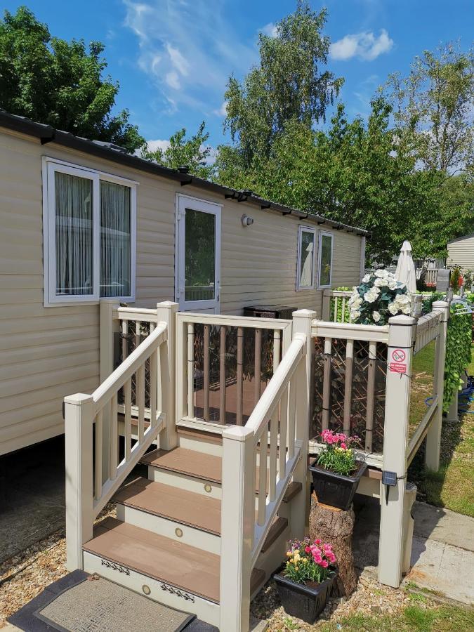 3 Bedroom Caravan With Hot Tub Tattershall Lakes מראה חיצוני תמונה