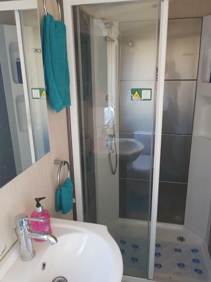 3 Bedroom Caravan With Hot Tub Tattershall Lakes מראה חיצוני תמונה